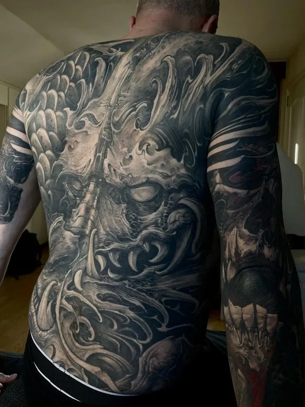 male black and grey blackwork tatuaje en full back #66486 | Tatuador Piotr Polak
