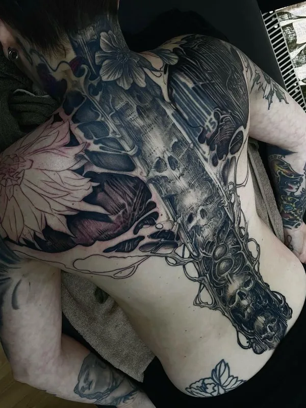 black and grey blackwork tatuaje en full back #66483 | Tatuador Piotr Polak