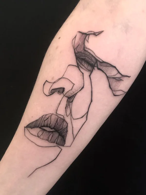 black linework tatuaje en forearm #66564 | Tatuador Q.Ortega