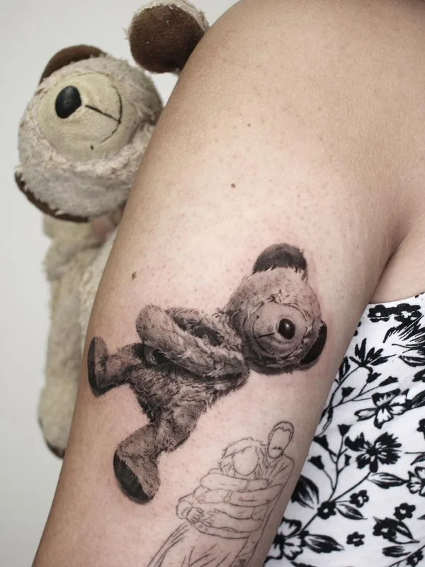 black and grey realism татуировка на upper arm #40197 | Тату мастер Zlata Kolomoyskaya