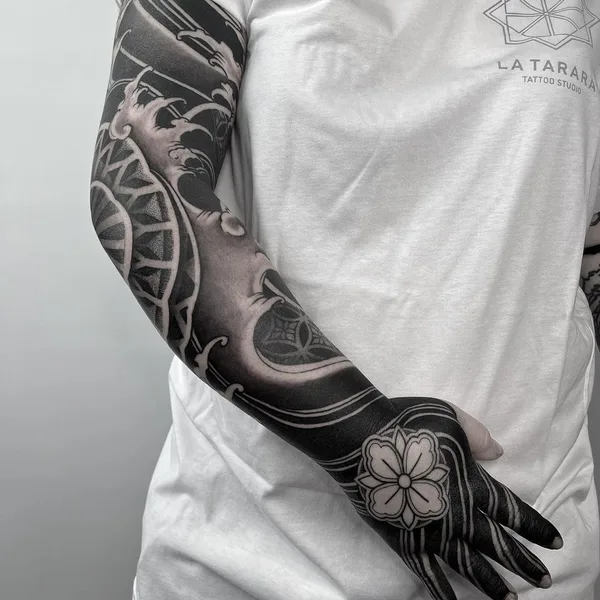 Ornamental tattoo by Raimundo Ramírez in Blanes