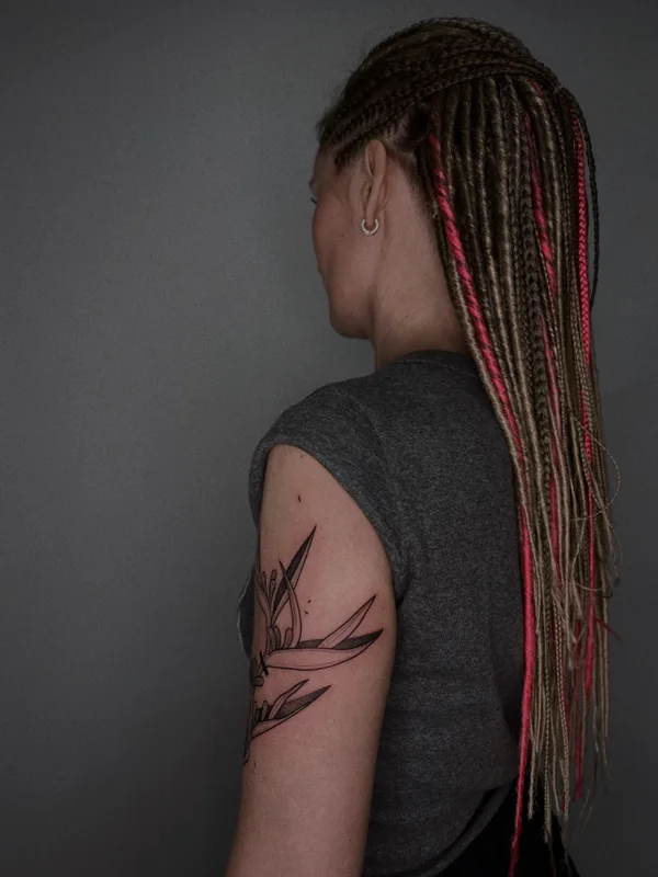female black linework татуировка на upper arm #71119 | Тату мастер HAMSTERTATTOO 