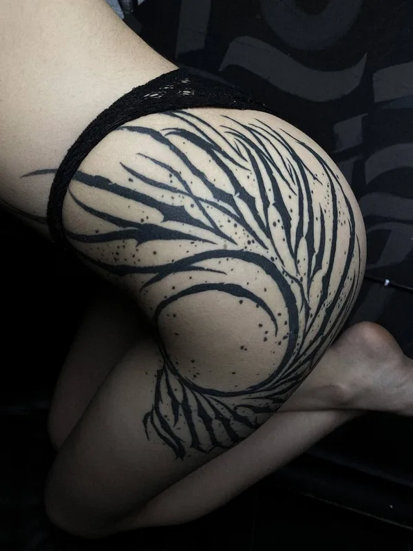 female black blackwork татуировка на hip #71186 | Тату мастер ART CHE 