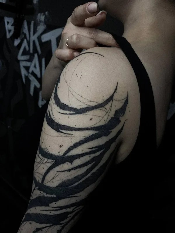 female black blackwork татуировка на shoulder #71175 | Тату мастер ART CHE 