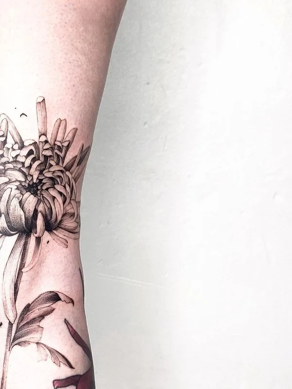 Abstract tattoo by Ivoire Noir in Marseille