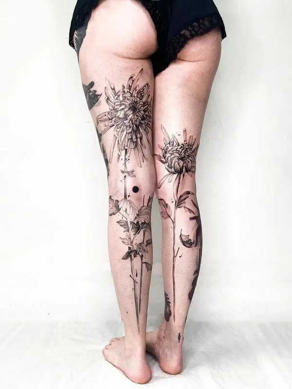 Abstract tattoo by Ivoire Noir in Marseille