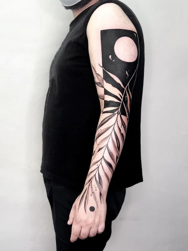 Abstract tattoo by Ivoire Noir in Marseille