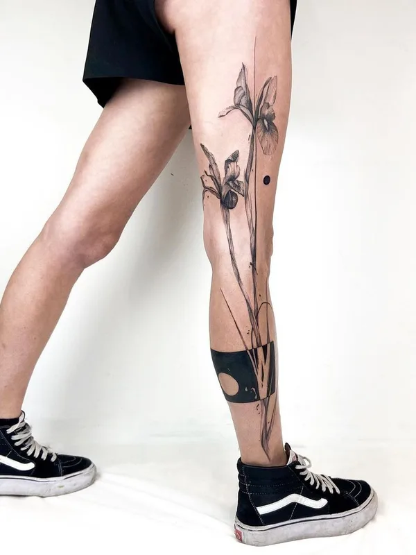 Abstract tattoo by Ivoire Noir in Marseille