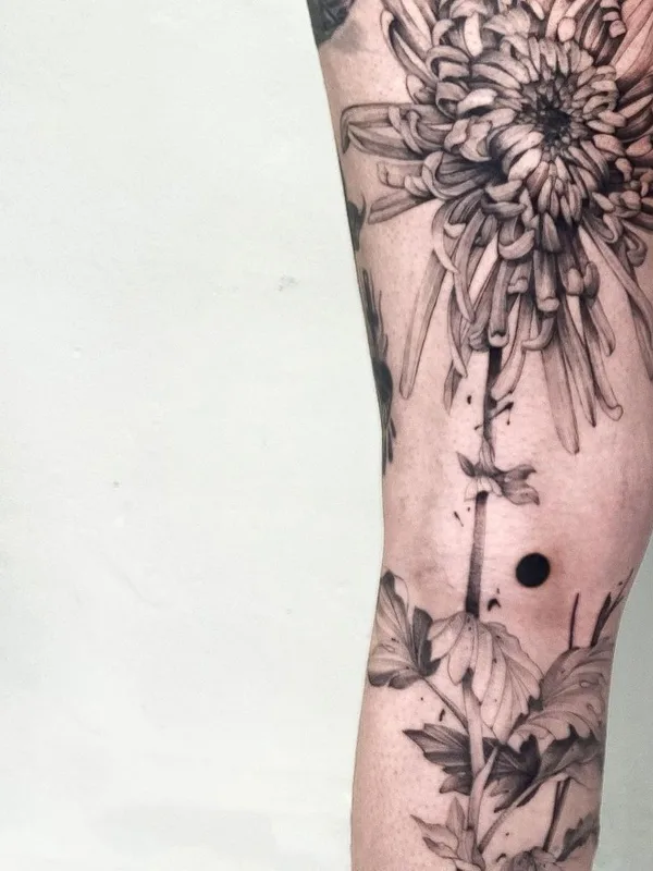 Abstract tattoo by Ivoire Noir in Marseille