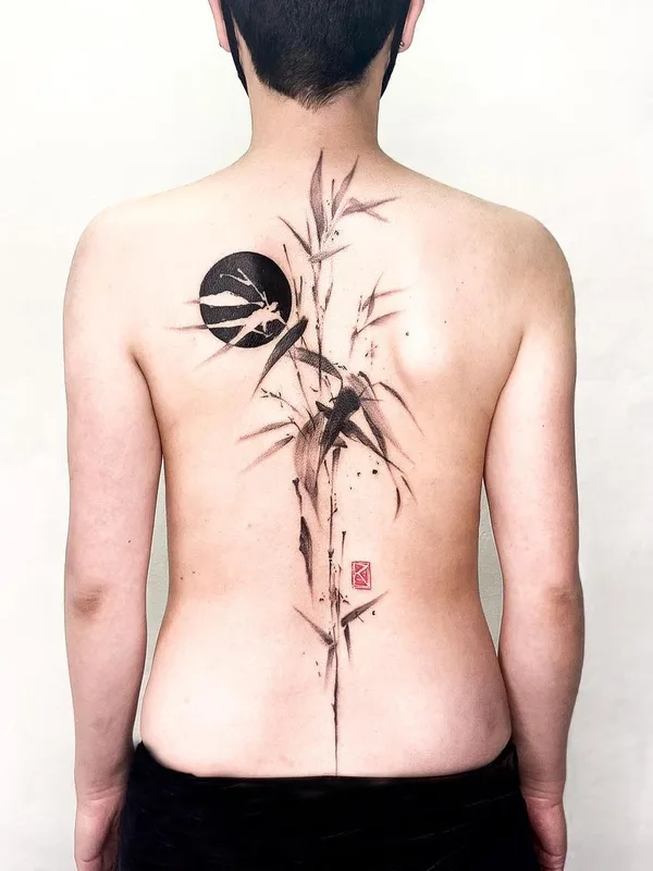 Abstract tattoo by Ivoire Noir in Marseille