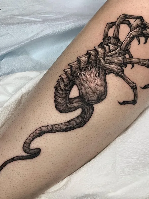 black and grey biomechanical татуировка на calf #41399 | Тату мастер Heedo_lee