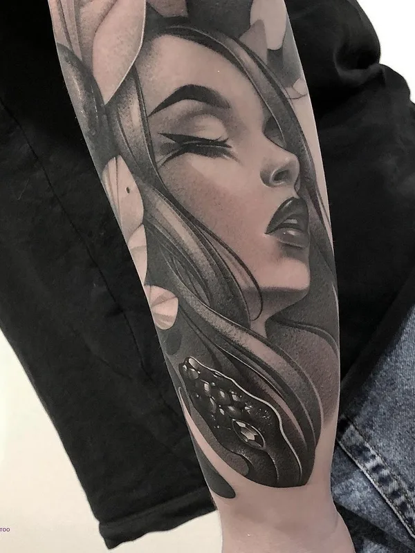 female black and grey realism 타투 부위 forearm #41403 | 타투이스트 Илья Кузнецов
