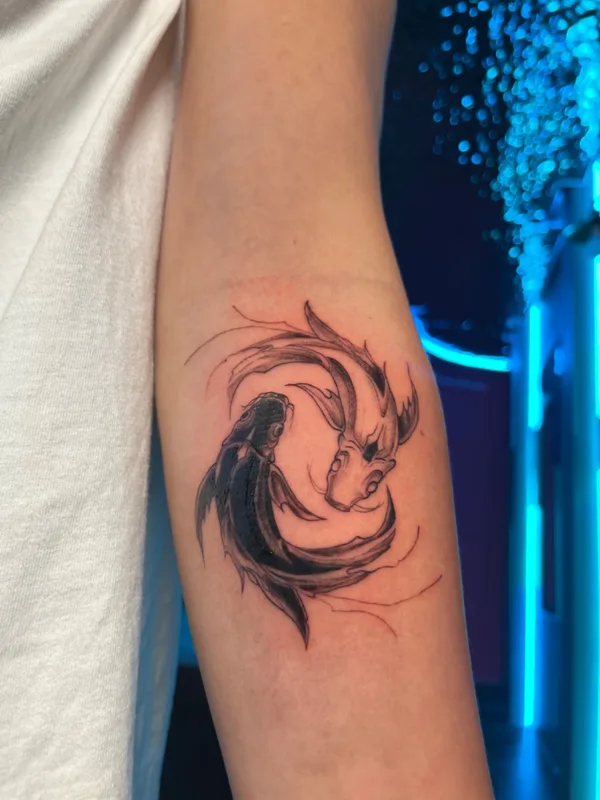 black and grey linework татуировка на forearm #72205 | Тату мастер Ванесса Динь
