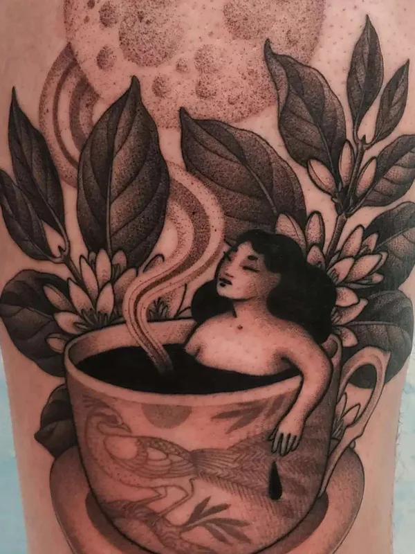 female black and grey blackwork tattoo auf forearm #42255 | Tätowierer Yara Floresta
