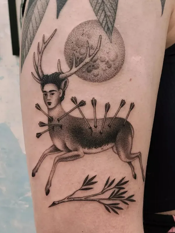 black and grey black and grey tattoo auf outer arm #42258 | Tätowierer Yara Floresta