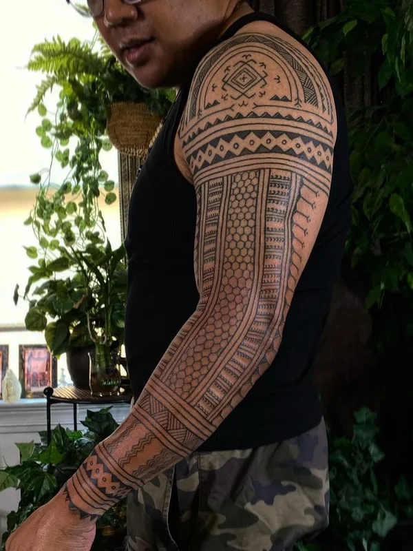 male black tribal tattoo auf full sleeve #75144 | Tätowierer Ayla Roda