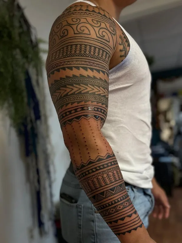 male black tribal tattoo auf full sleeve #75142 | Tätowierer Ayla Roda