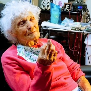 Никогда не поздно: пожилая американка сделала первое тату на своё 103-летие