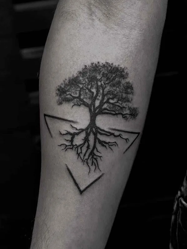 black and grey blackwork татуировка на forearm #1071 | Тату мастер Rob Green