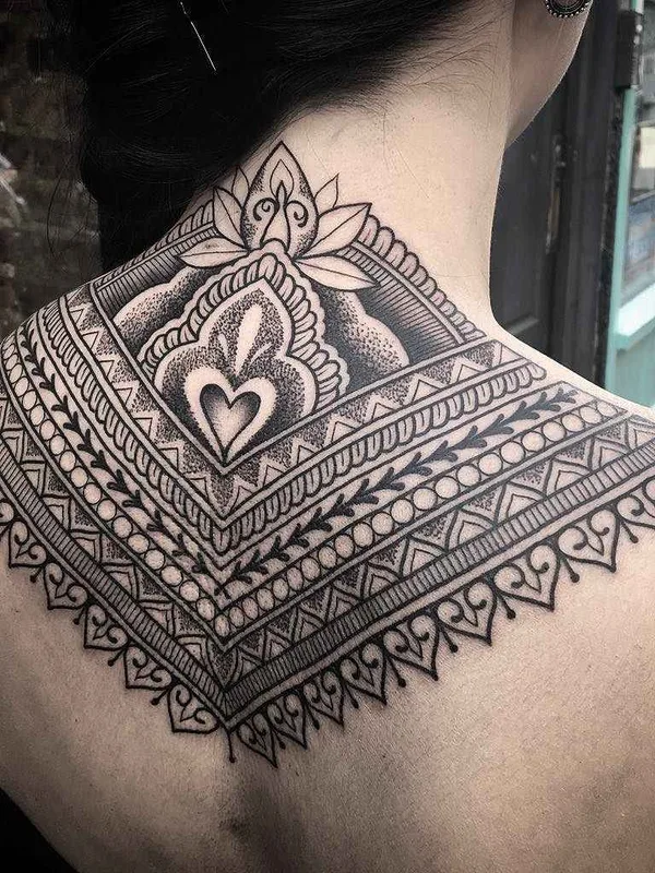 female black and grey ornamental татуировка на upper back #4415 | Тату мастер Chris Bint