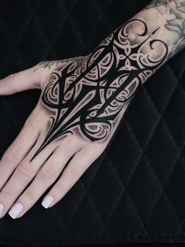 female black blackwork Tatuagem em hand #45610 | Tatuador Евгений Сидоров