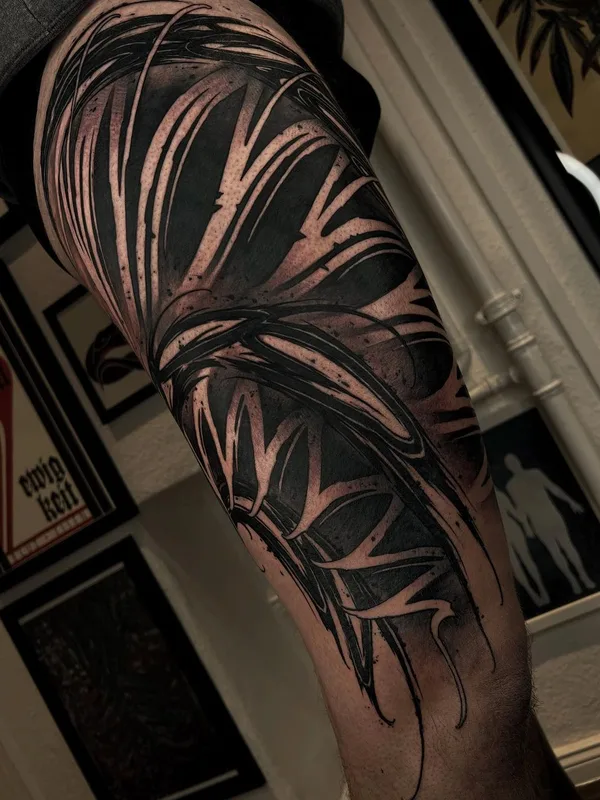 black and grey abstract 타투 부위 thigh #45627 | 타투이스트 Алексей Бойко