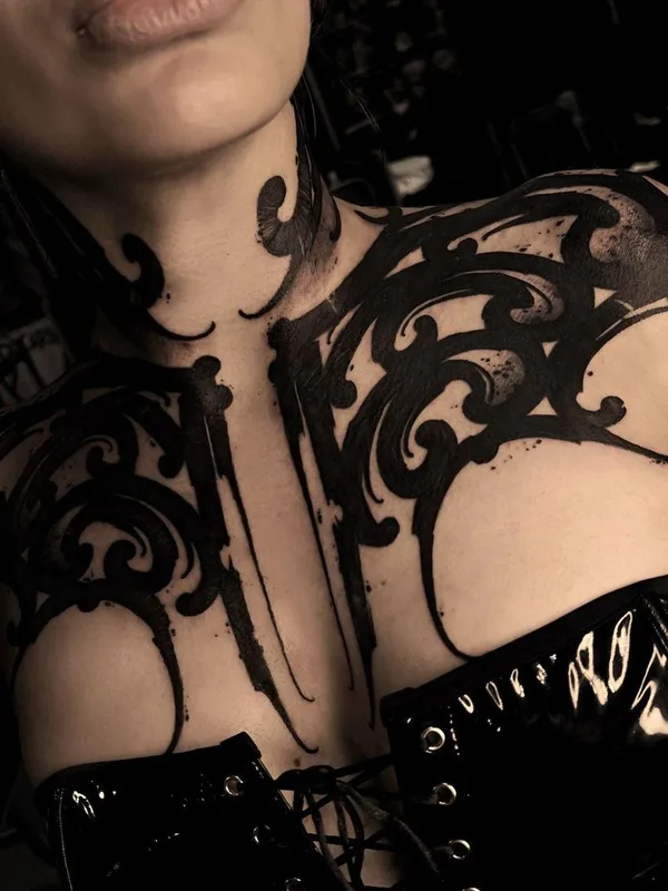 female black blackwork 타투 부위 chest #45620 | 타투이스트 Алексей Бойко