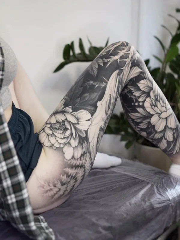 female black and grey blackwork tattoo on full leg #45676 | Tattoo Artist Sasha Tabuns