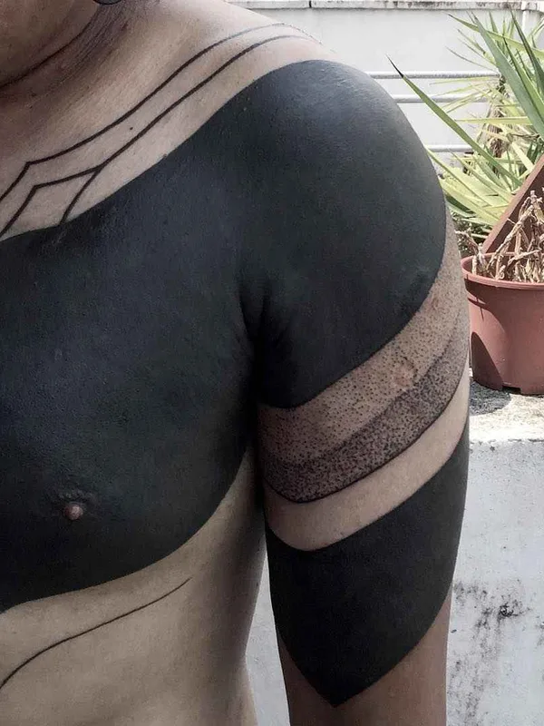 black blackout татуировка на chest #1291 | Тату мастер Chester Lee (Oddtattooer)