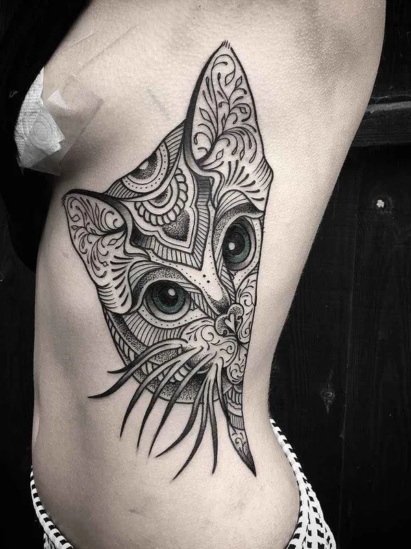 black and grey blackwork татуировка на side #4412 | Тату мастер Chris Bint