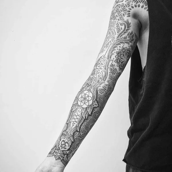Dotwork tattoo by Inga Hannarr in Barcelona