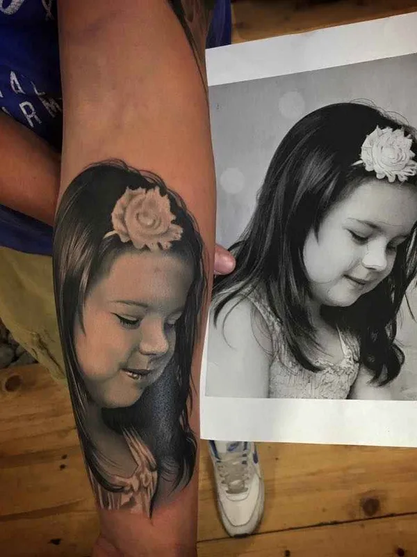 black and grey realism tatouage sur forearm #682 | Artiste tatoueur Marcel Daatz