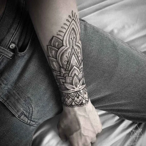 Дотворк tattoo by Chris Bint in Southend-on-Sea