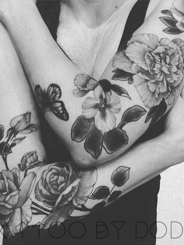 Dotwork tattoo by Dodie in Lyon