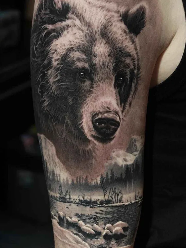 black and grey realism tatouage sur upper arm #8967 | Artiste tatoueur Ryan Evans