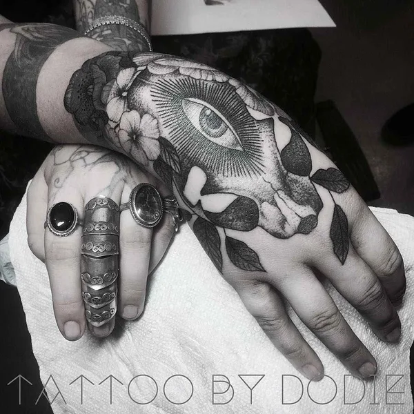 Dotwork tattoo by Dodie in Lyon
