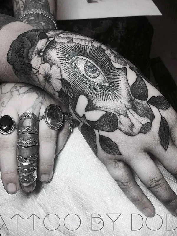 Dotwork tattoo by Dodie in Lyon