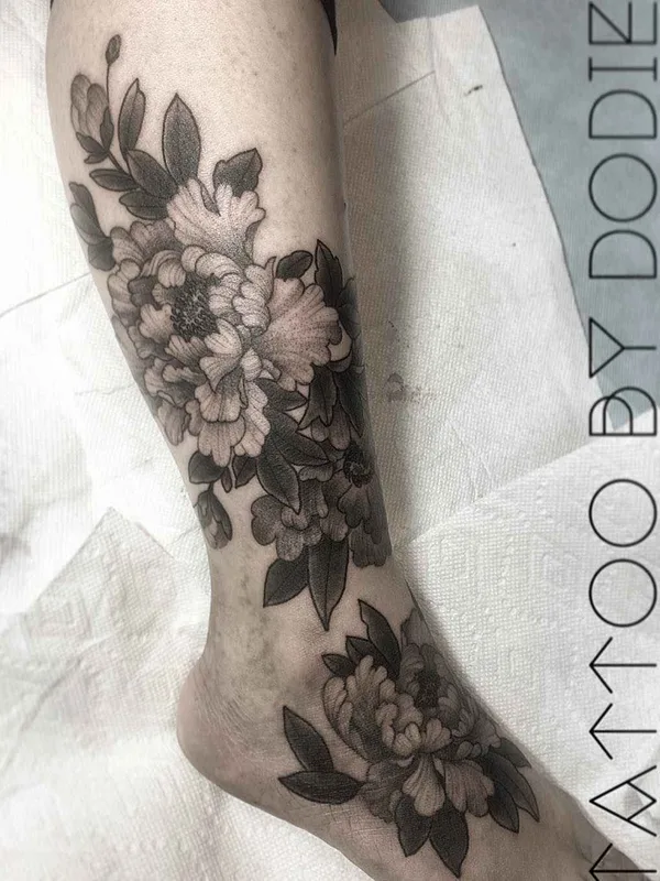 Dotwork tattoo by Dodie in Lyon