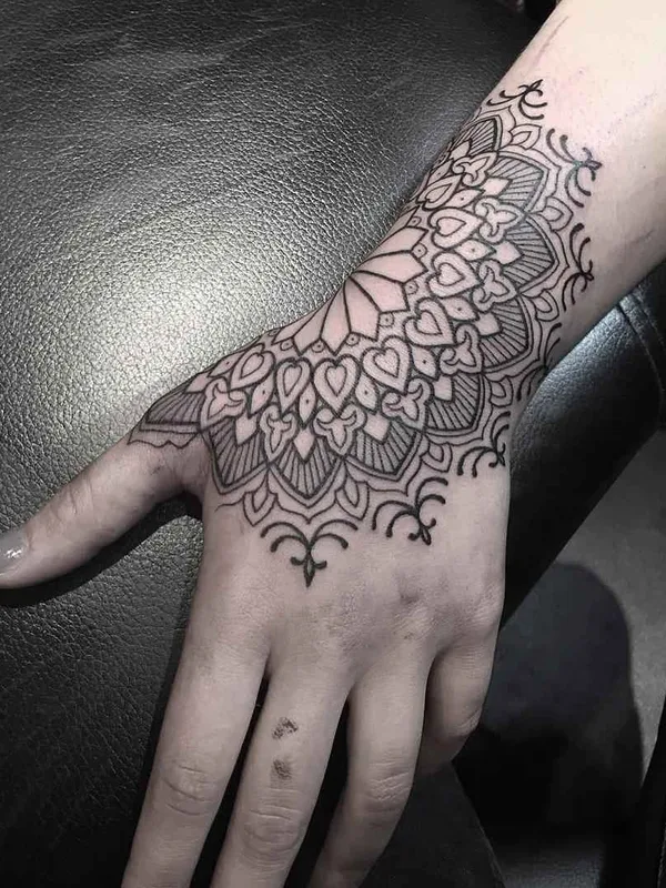 female black mandala татуировка на hand #4420 | Тату мастер Chris Bint