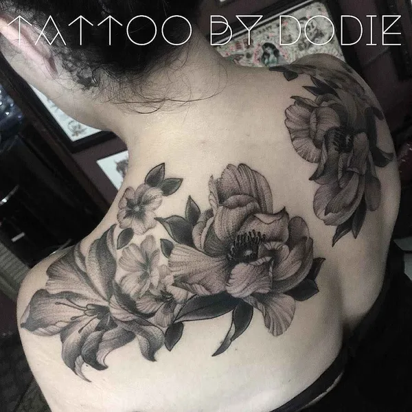 Dotwork tattoo by Dodie in Lyon