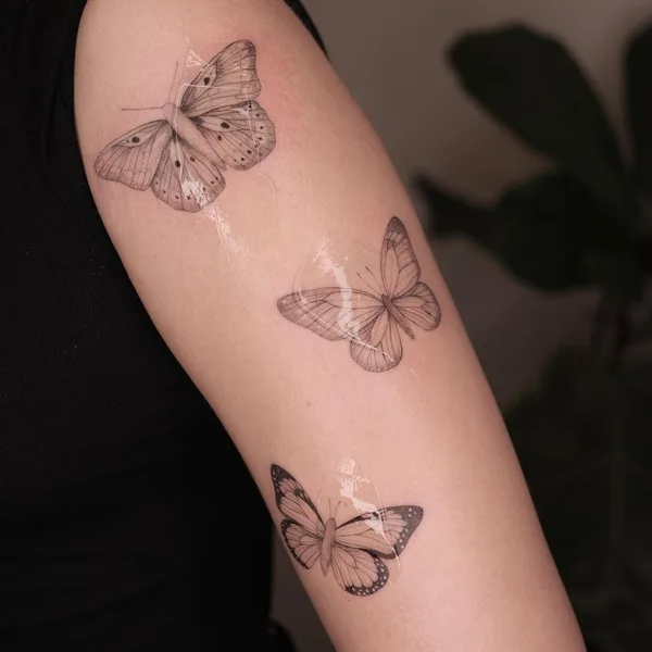 Feminine tattoo by Irina Kondrashova in Okres Praha
