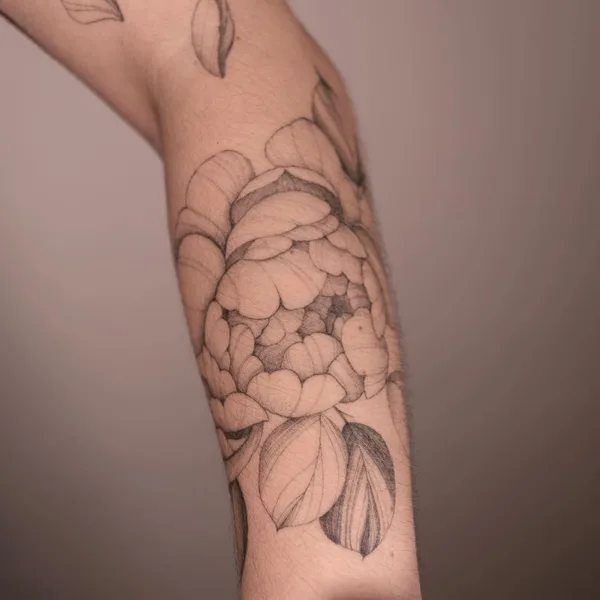 Feminine tattoo by Irina Kondrashova in Okres Praha