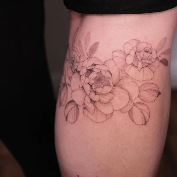 Feminine tattoo by Irina Kondrashova in Okres Praha