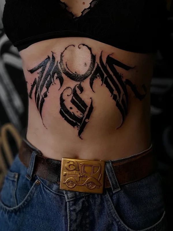 female black blackwork tatuaje en stomach #38611 | Tatuador Kasim