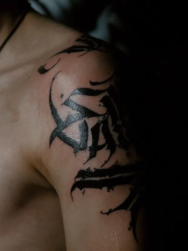 male black blackwork tatuaje en shoulder #38614 | Tatuador Kasim