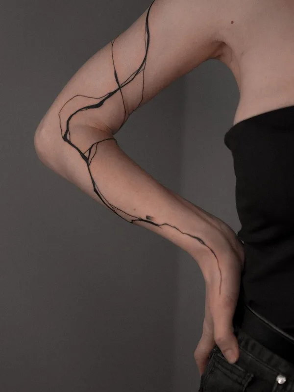 black abstract tatuaje en forearm #51158 | Tatuador Оля Сивухова