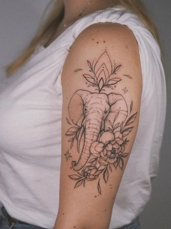 female black linework tatuaje en upper arm #51146 | Tatuador Оля Сивухова