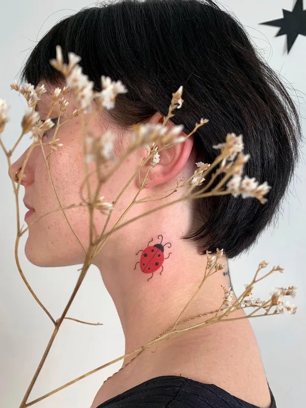 female color illustrative Tatuaggio su throat #51182 | Tatuatore Аня Сацуро