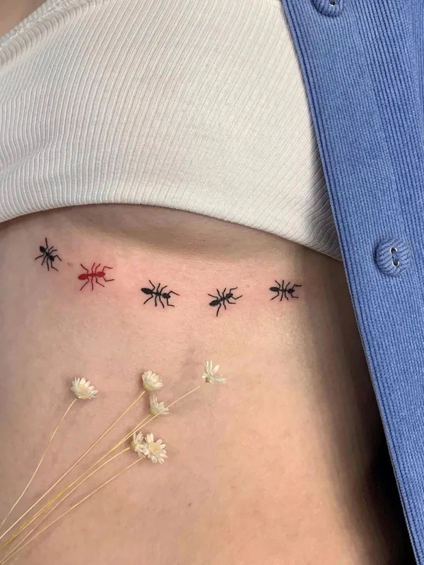 female color fineline Tatuaggio su ribcage #51173 | Tatuatore Аня Сацуро