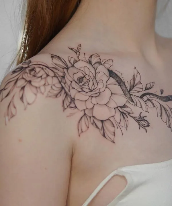 female black and grey fineline 纹身 在 shoulder #51214 | 纹身师 Татьяна @tainatattooing